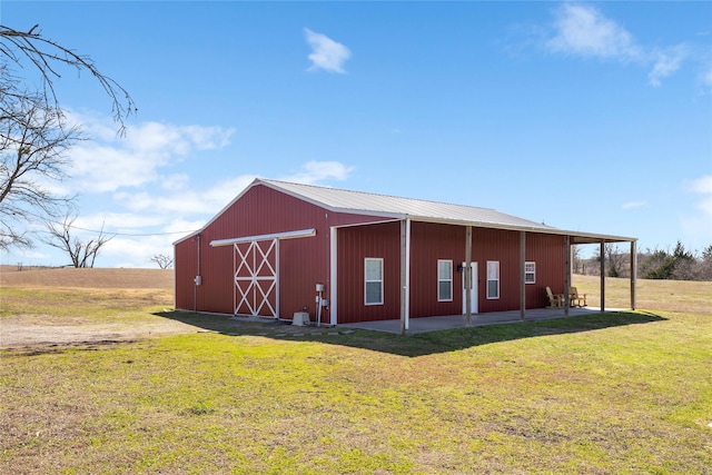 view of barn featuring a lawn