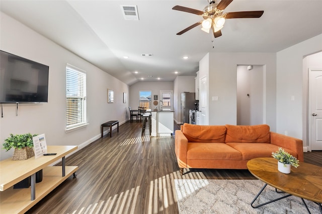 living area with baseboards, visible vents, dark wood-type flooring, and recessed lighting