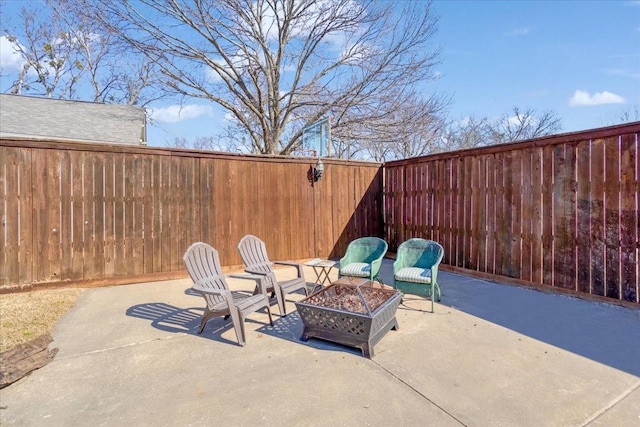 view of patio featuring a fire pit and a fenced backyard