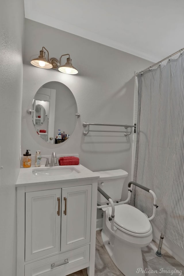 full bathroom with toilet, ornamental molding, a shower with shower curtain, and vanity