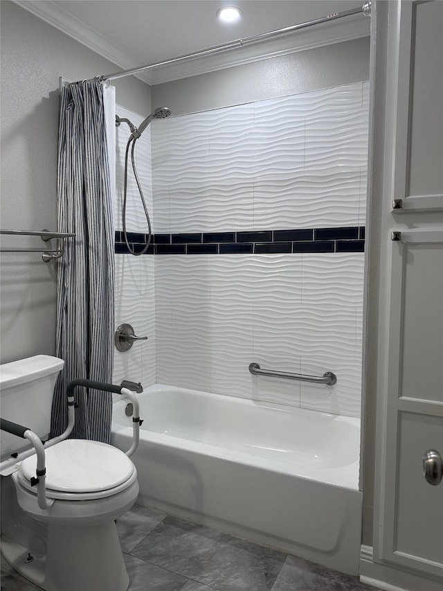 full bathroom featuring shower / tub combo with curtain, toilet, and crown molding