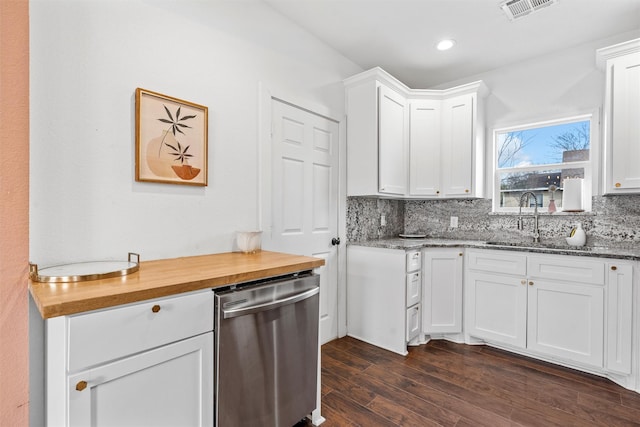 kitchen featuring tasteful backsplash, visible vents, dishwasher, dark wood-style flooring, and a sink