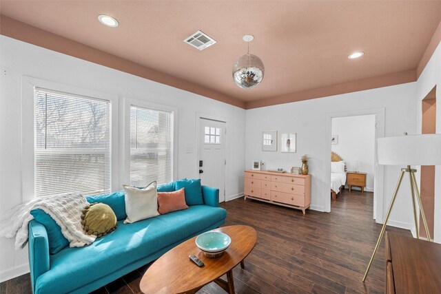 interior space featuring baseboards, visible vents, wood finished floors, and recessed lighting