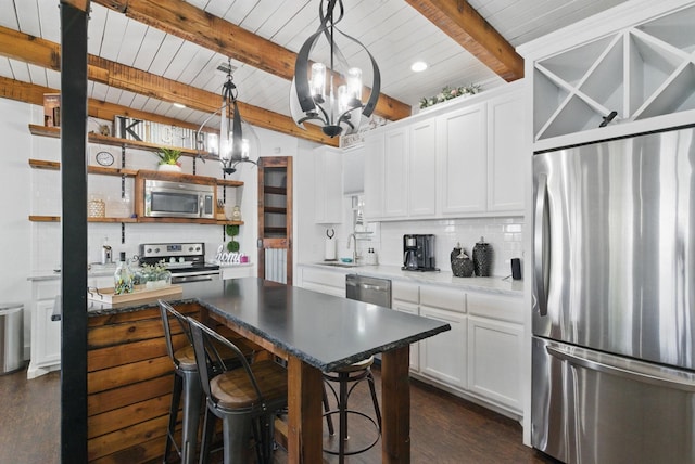 kitchen featuring a sink, tasteful backsplash, dark wood finished floors, an inviting chandelier, and appliances with stainless steel finishes