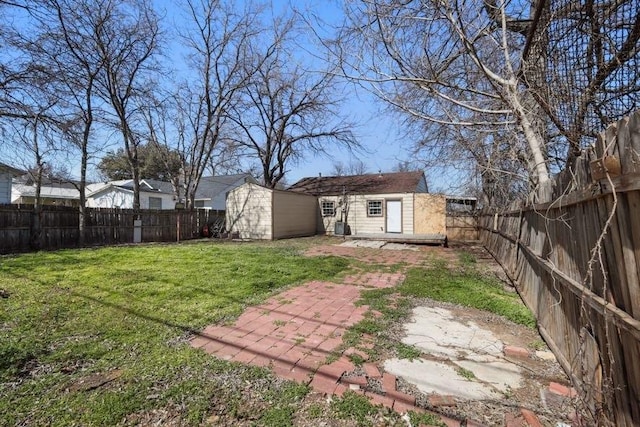 view of yard with a fenced backyard and an outdoor structure