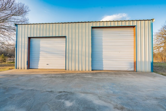 view of detached garage