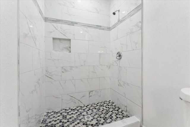 bathroom featuring tiled shower