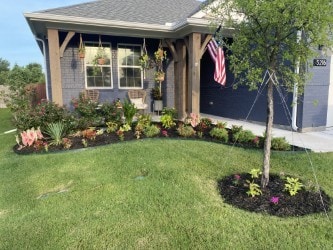 view of front of home featuring concrete driveway and a front lawn