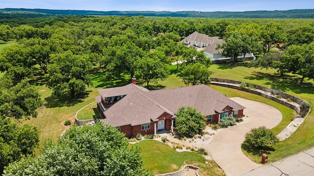 birds eye view of property featuring a wooded view