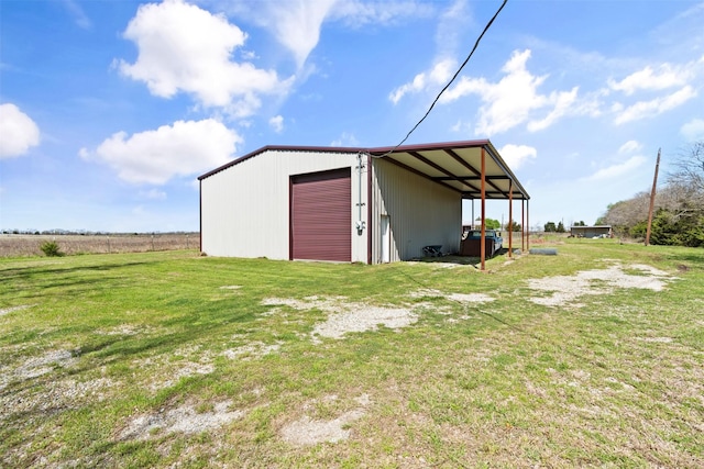 view of pole building featuring a yard