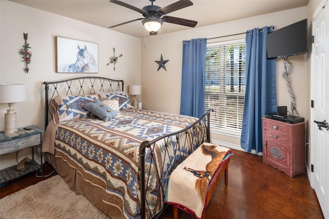 bedroom with ceiling fan and baseboards