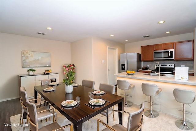 dining space with baseboards, visible vents, and recessed lighting