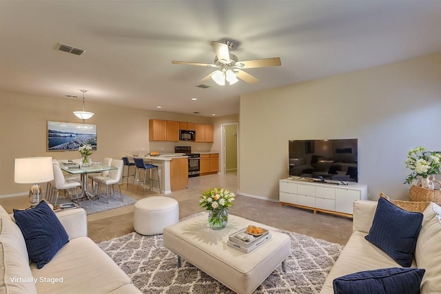 living room with a ceiling fan, recessed lighting, visible vents, and baseboards