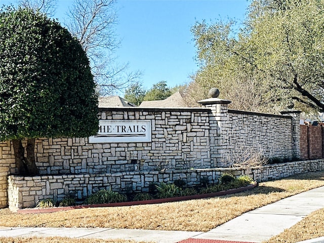 view of community / neighborhood sign