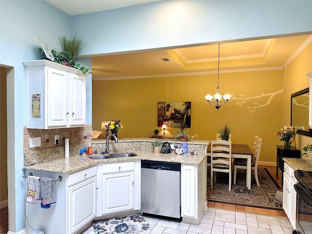 kitchen featuring a tray ceiling, a notable chandelier, a sink, dishwasher, and a peninsula