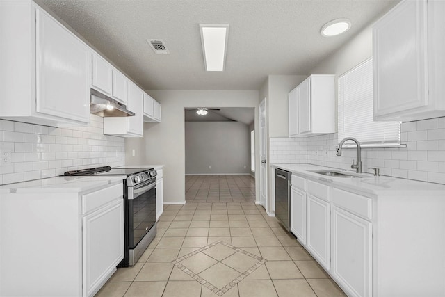 kitchen with under cabinet range hood, a sink, visible vents, a ceiling fan, and appliances with stainless steel finishes