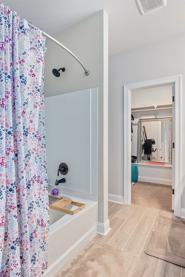 full bath featuring shower / bathtub combination with curtain, visible vents, and baseboards