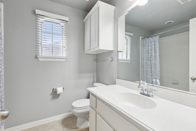 bathroom with a shower with curtain, baseboards, toilet, and vanity