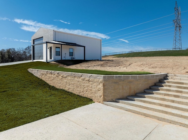 704 Glade Park Ct, Azle, TX 76020 - view of grassy yard featuring a garage and dirt driveway