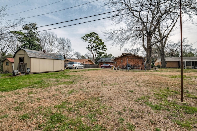 view of yard with an outdoor structure