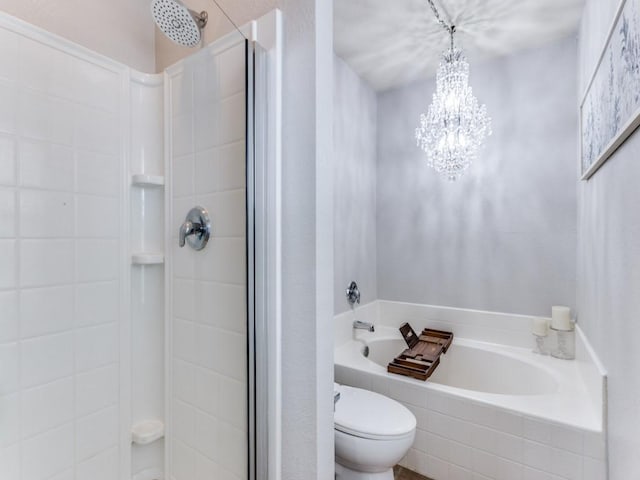 full bath featuring a garden tub, a shower stall, toilet, and an inviting chandelier