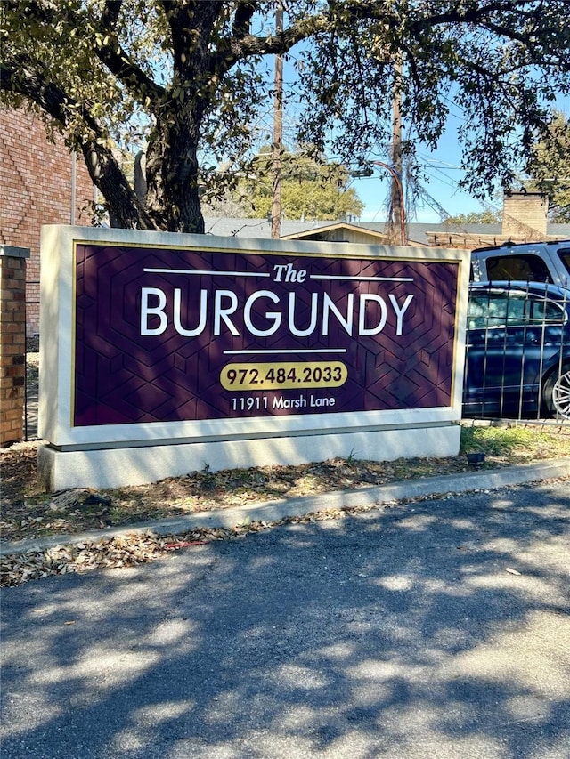 view of community / neighborhood sign