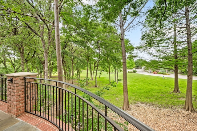 900 Kingsbury Way, Southlake, TX 76092 - wooden deck with a lawn