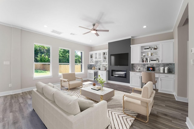 living room with wine cooler, crown molding, and baseboards