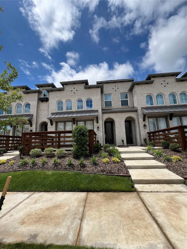 view of front of house with fence