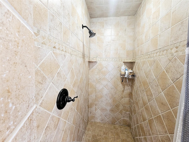 bathroom featuring tiled shower