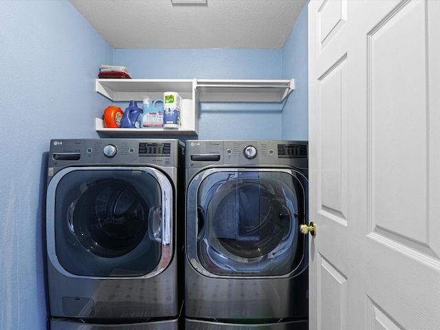 laundry room featuring laundry area, a textured ceiling, and independent washer and dryer