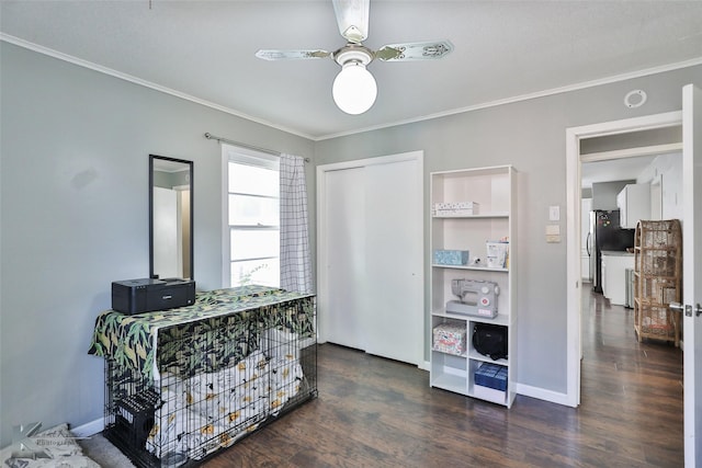 office space with ceiling fan, ornamental molding, wood finished floors, and baseboards