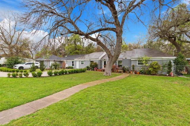 single story home featuring a front lawn