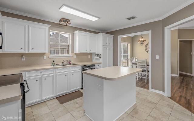 kitchen featuring crown molding, visible vents, electric range oven, a sink, and dishwashing machine