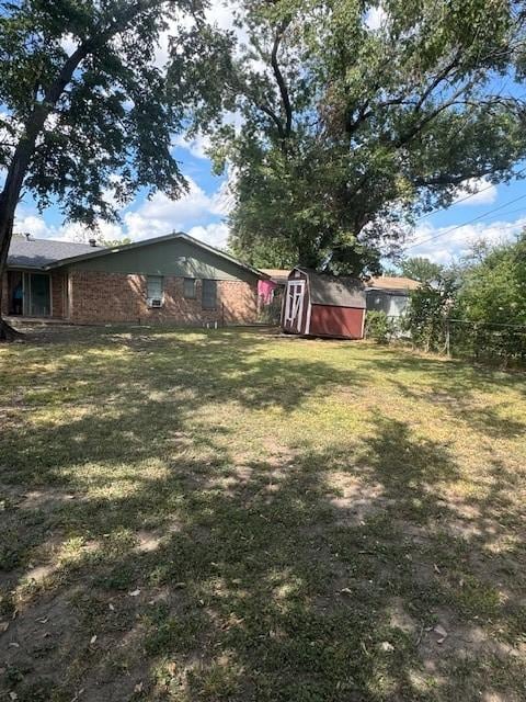 view of yard with an outdoor structure and a storage shed