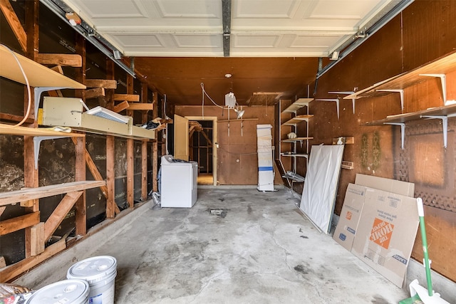 garage with washer / dryer