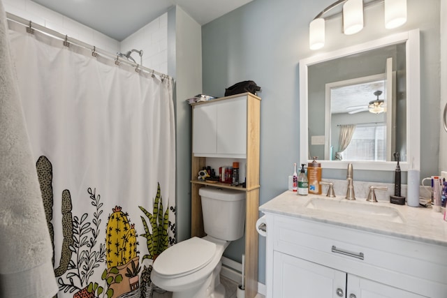 full bath with a ceiling fan, a shower with curtain, vanity, and toilet