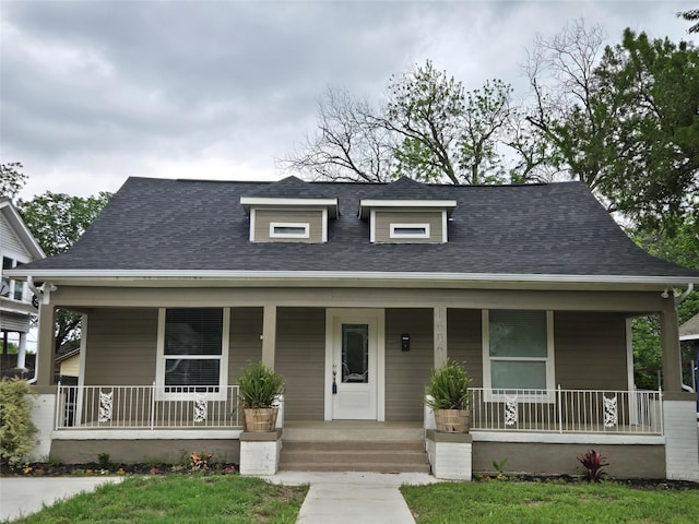 1606 Denver Ave, Fort Worth, TX 76164 - view of front facade with a porch and a shingled roof