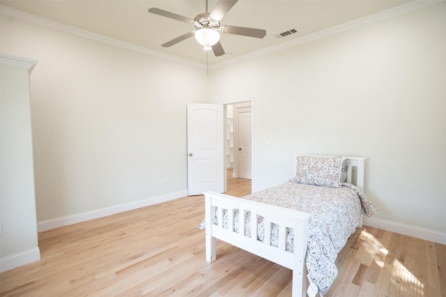 1606 Denver Ave, Fort Worth, TX 76164 - bedroom featuring light wood finished floors, crown molding, baseboards, and a ceiling fan