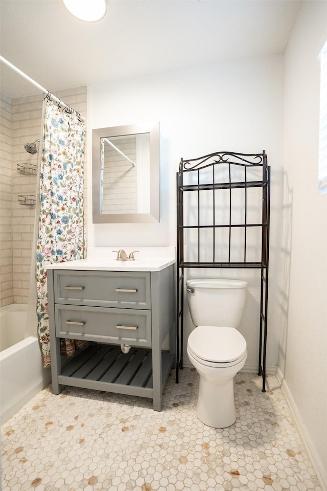 1606 Denver Ave, Fort Worth, TX 76164 - bathroom featuring toilet, vanity, shower / bath combination with curtain, baseboards, and tile patterned flooring