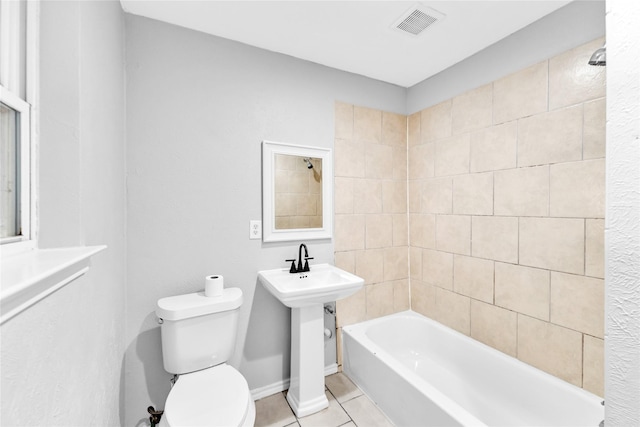 full bath with toilet, baseboards, visible vents, and tile patterned floors