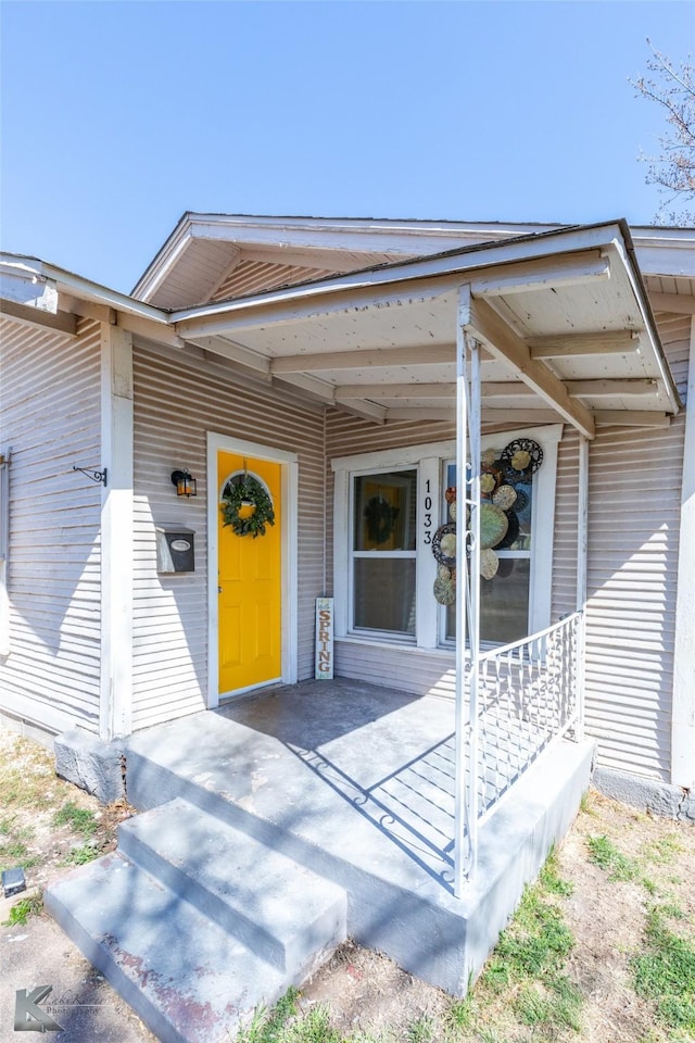 property entrance with covered porch