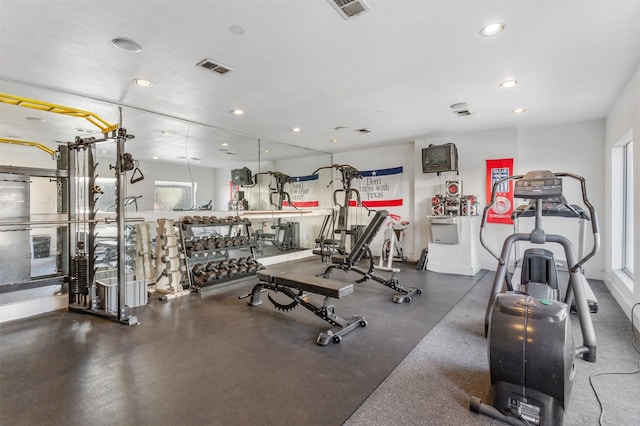 gym with baseboards, visible vents, and recessed lighting