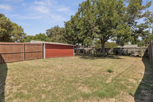 view of yard featuring a fenced backyard