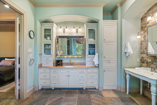 885 Vz County Road 2513, Canton, TX 75103 - ensuite bathroom featuring stone tile flooring, crown molding, baseboards, and a sink