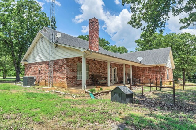 2113 Vz County Road 3710, Edgewood, TX 75117 - cape cod house with brick siding, a front yard, and a porch