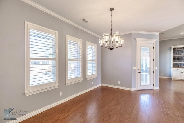 empty room with dark wood-style floors, visible vents, baseboards, and ornamental molding