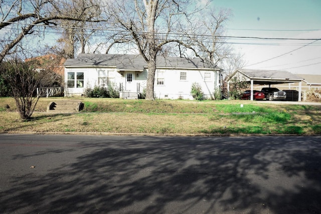 view of front of property featuring a carport, crawl space, and a front yard