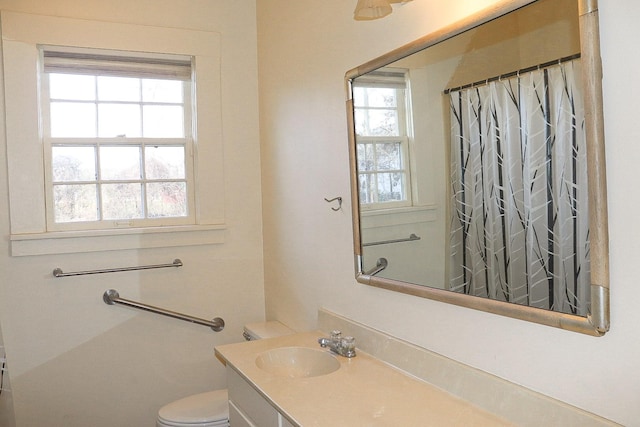 full bath featuring curtained shower, vanity, and toilet