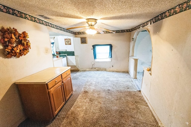 interior space featuring visible vents, light carpet, independent washer and dryer, and a textured ceiling